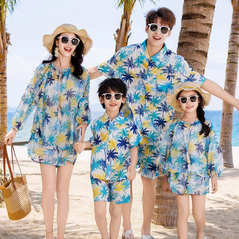 Family Vacation Look Matching  - Parent Of Plant recension och pris