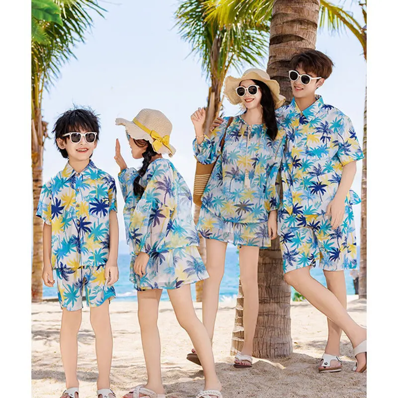 Family Vacation Look Matching  - Parent Of Plant recension och pris