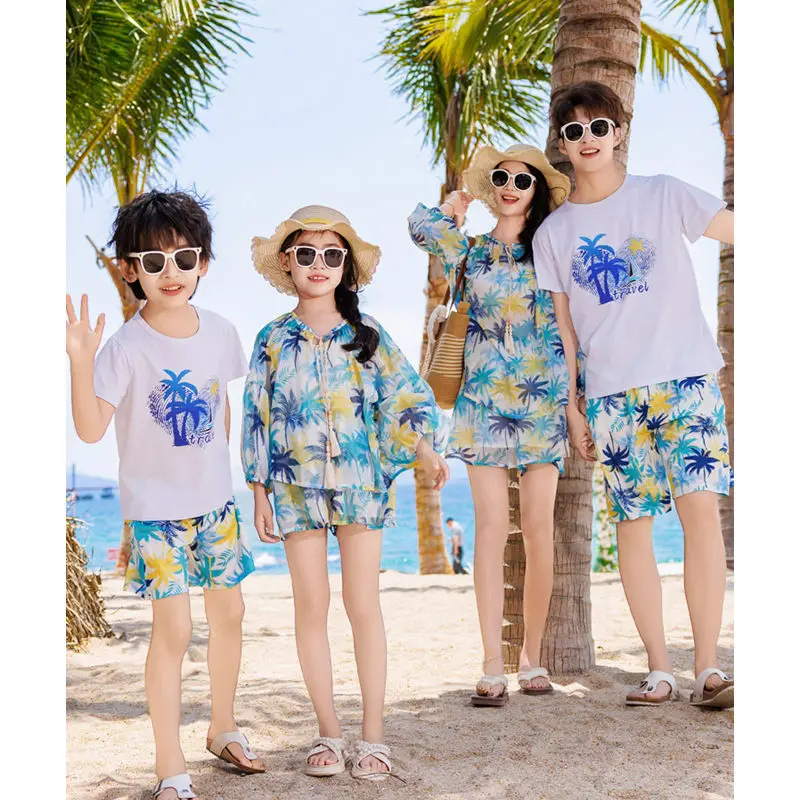 Family Vacation Look Matching  - Parent Of Plant recension och pris